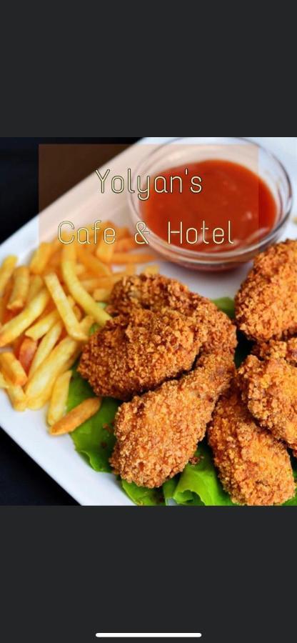 Yolyans Hotel Goris Exteriör bild